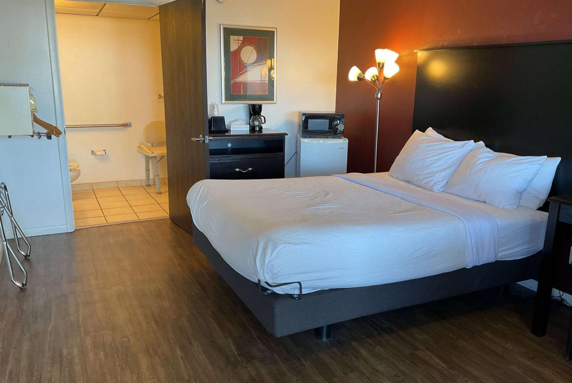 Motel Baymont By Wyndham Petoskey Exteriér fotografie