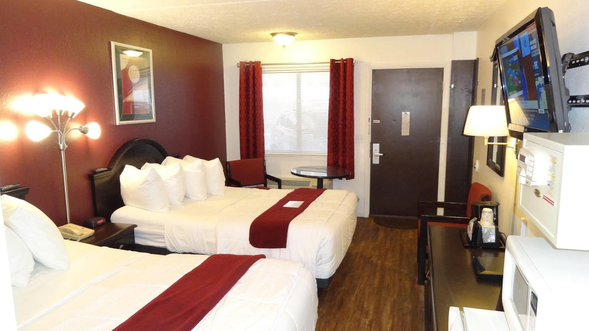 Motel Baymont By Wyndham Petoskey Exteriér fotografie