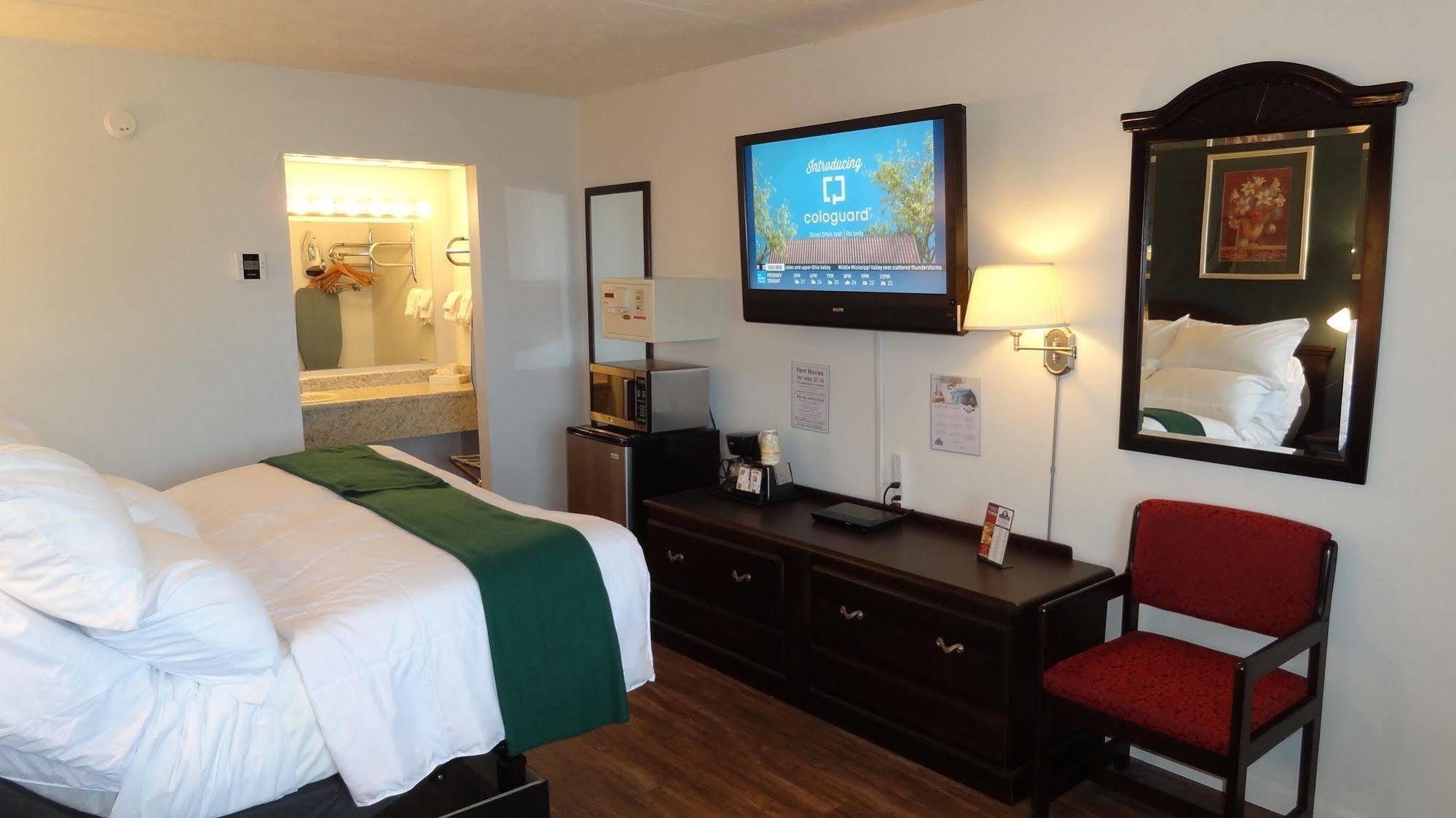 Motel Baymont By Wyndham Petoskey Exteriér fotografie