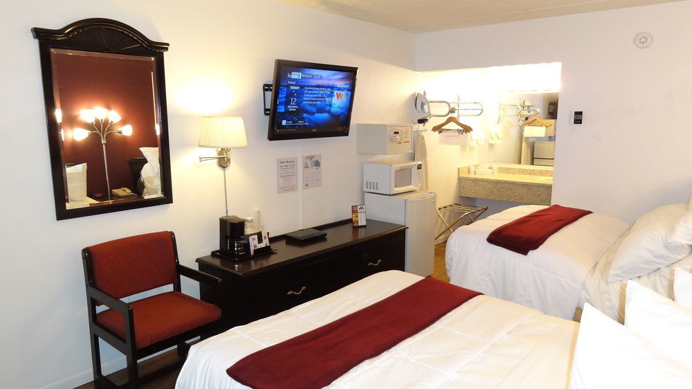 Motel Baymont By Wyndham Petoskey Exteriér fotografie